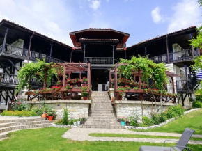 Отель Trifon Zarezan Family Hotel  Кърджали